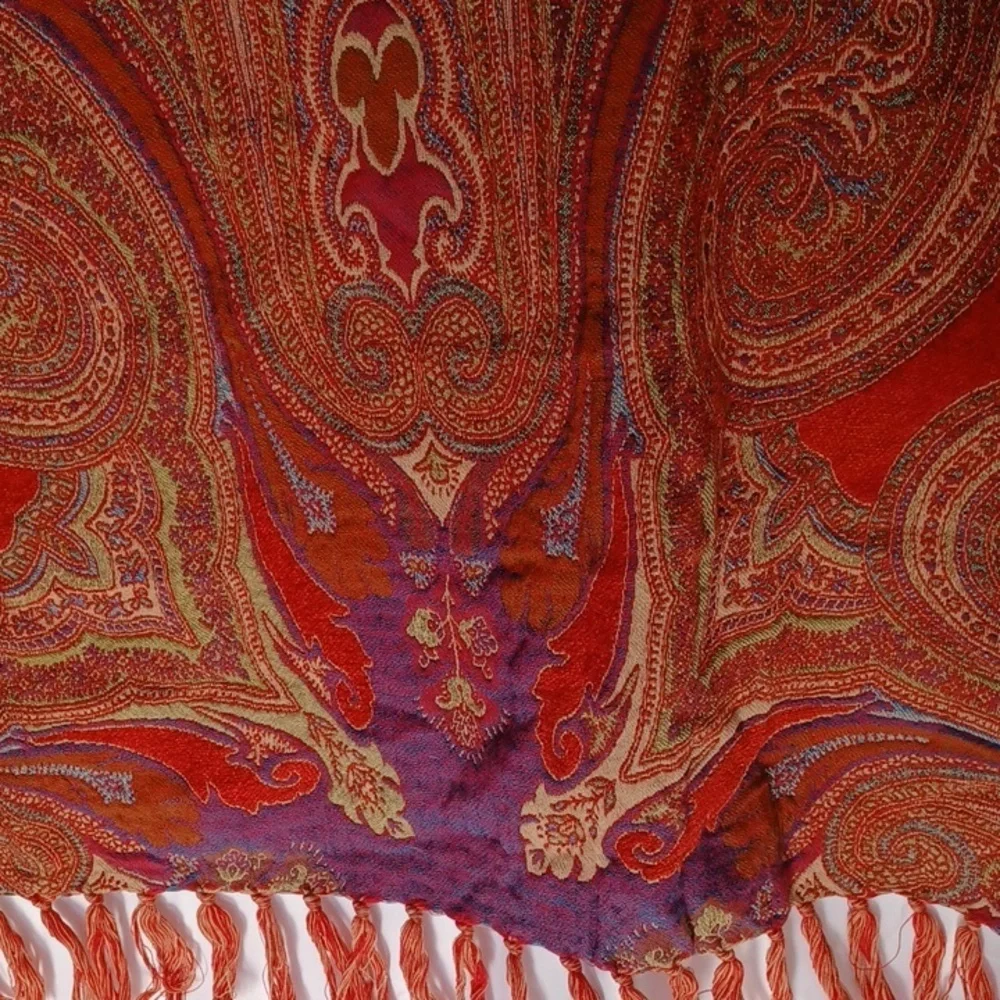 Surya Indira Wool Blend Throw, 50x70, EUC
